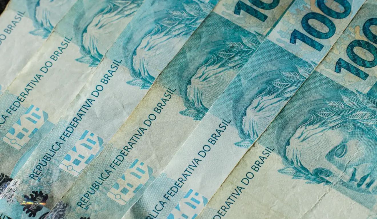 Prêmio estimado de R$ 300 milhões da Lotofácil da Independência permite imaginar diferentes formas de transformar a fortuna em bens de luxo.
