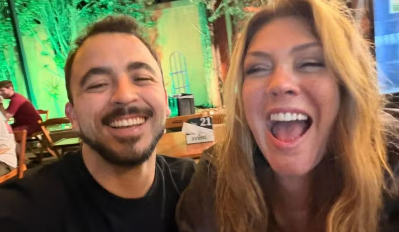Simony fez declaração de amor para o namorado, Matheus Naro, no aniversário dele nesta sexta-feira (25).