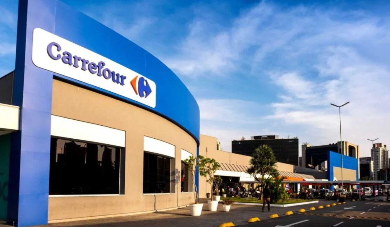 Antigos supermercados Carrefour e Nacional estão ganhando novas bandeiras após negociações realizadas nos últimos anos.