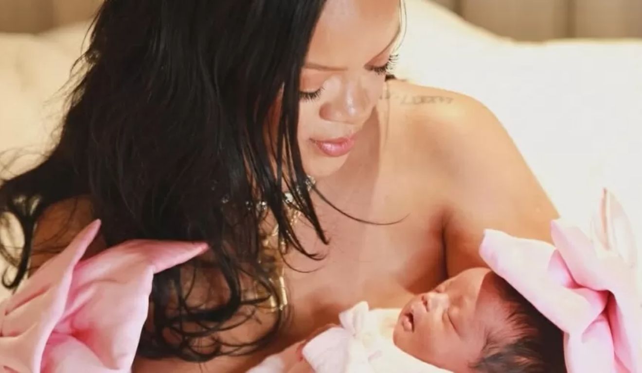 Rihanna compartilhou registros raros da filha caçula, Rocki Irish Mayers, que completou 1 ano em setembro.