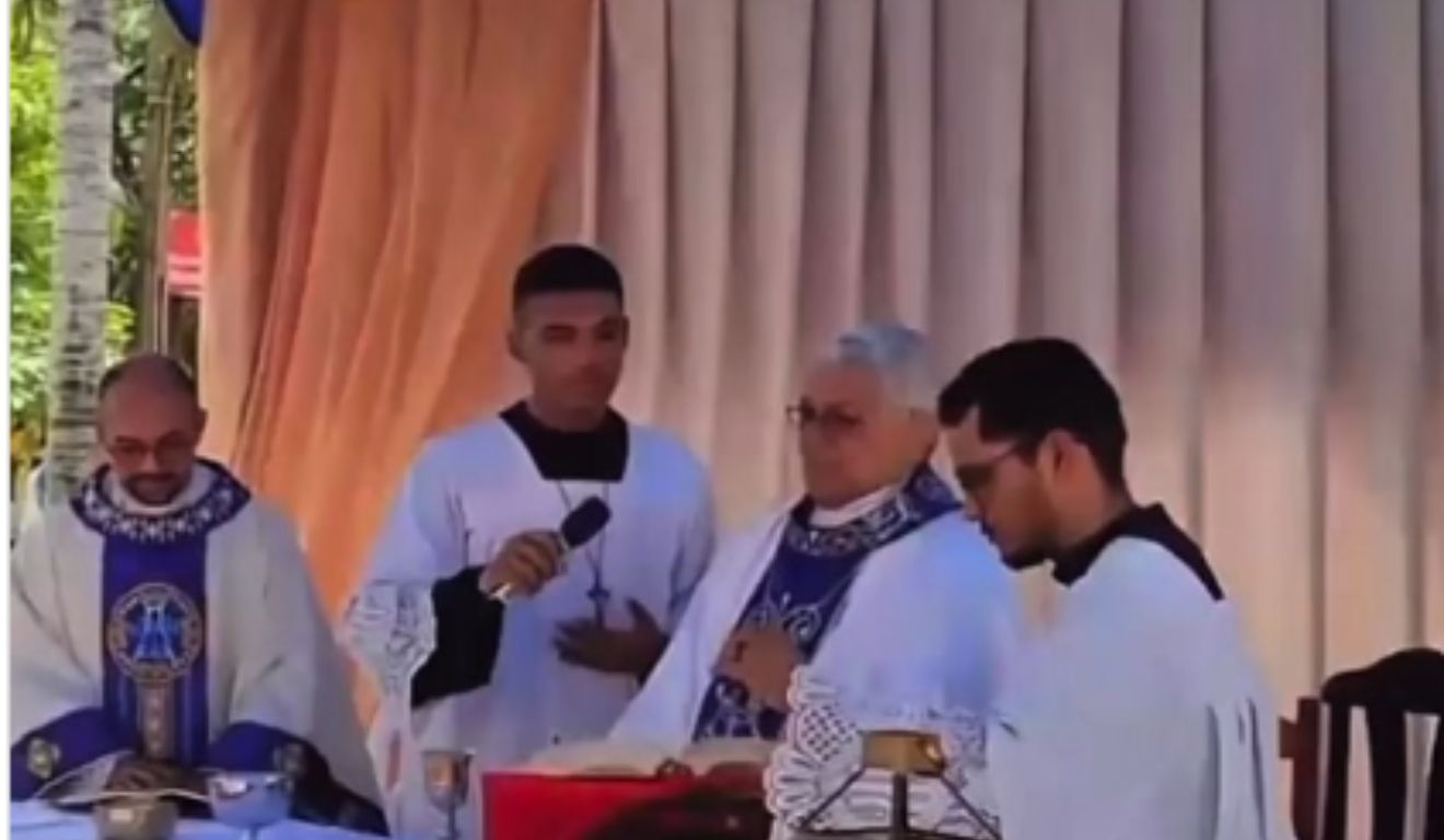 Dom Raimundo Possidônio passou mal durante a missa de encerramento do Círio de Nossa Senhora de Nazaré, em Nova Esperança do Piriá.