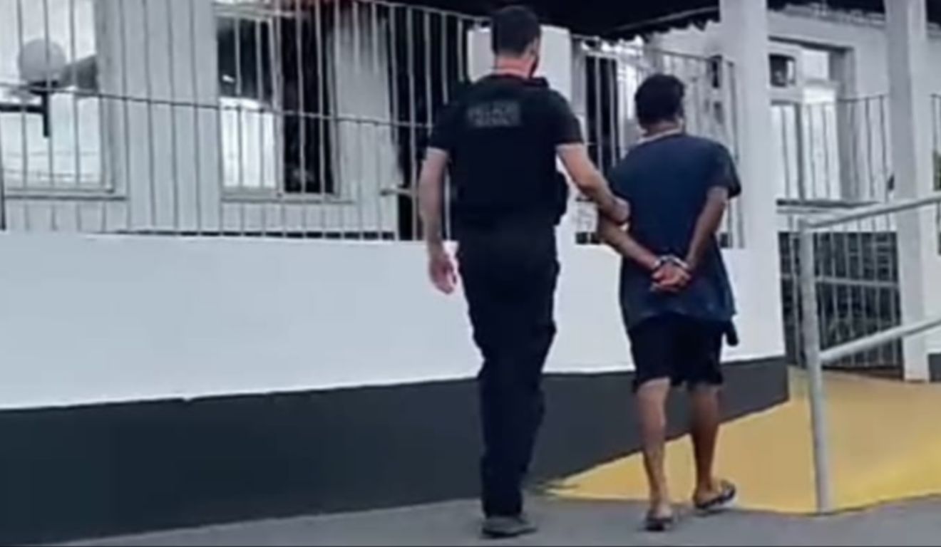 Homem foi preso em flagrante pela Polícia Civil após denúncia de tentativa de feminicídio em Tomé-Açu.