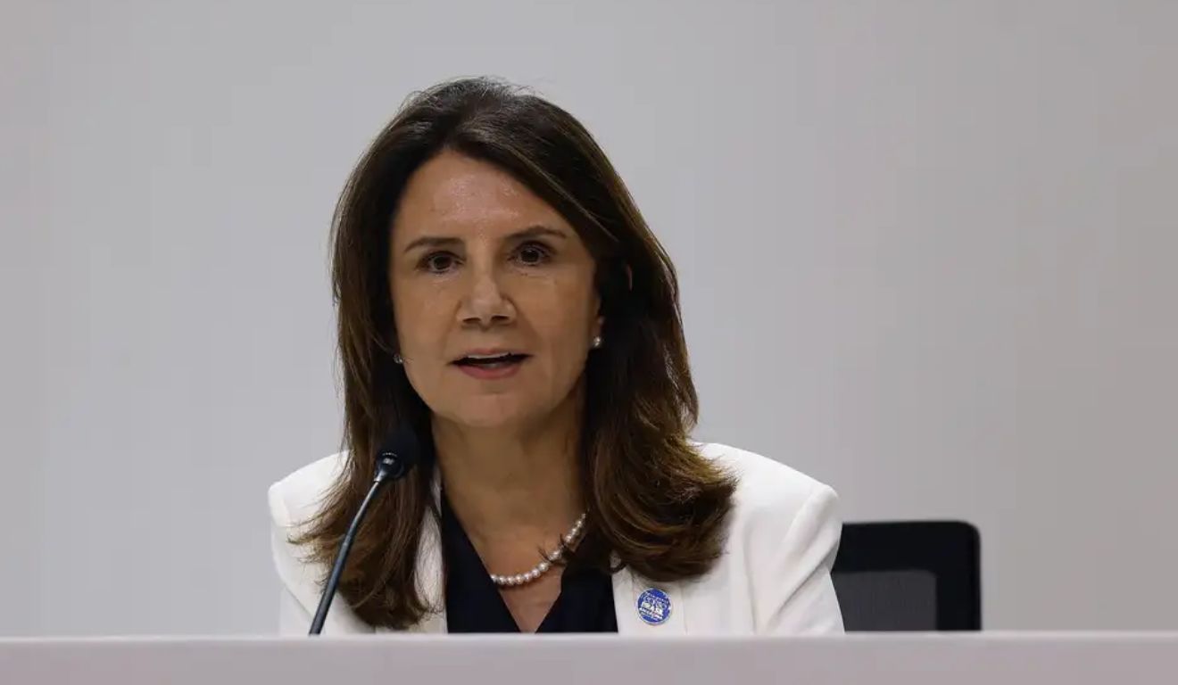 Ana Toni, diretora-executiva da COP30, durante entrevista sobre os desafios da agenda climática internacional.