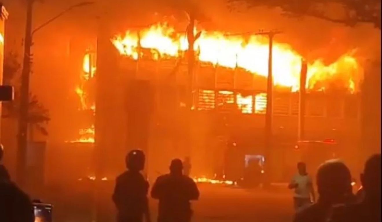 Incêndio atingiu prédio da UFPE que concentrava laboratórios e pesquisas de diferentes áreas no Recife