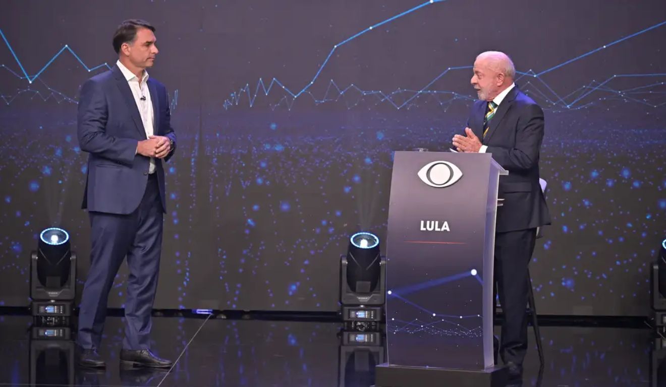 Flávio Bolsonaro (PL) e Luiz Inácio Lula da Silva (PT) disputam o segundo turno das eleições presidenciais, marcado para 25 de outubro