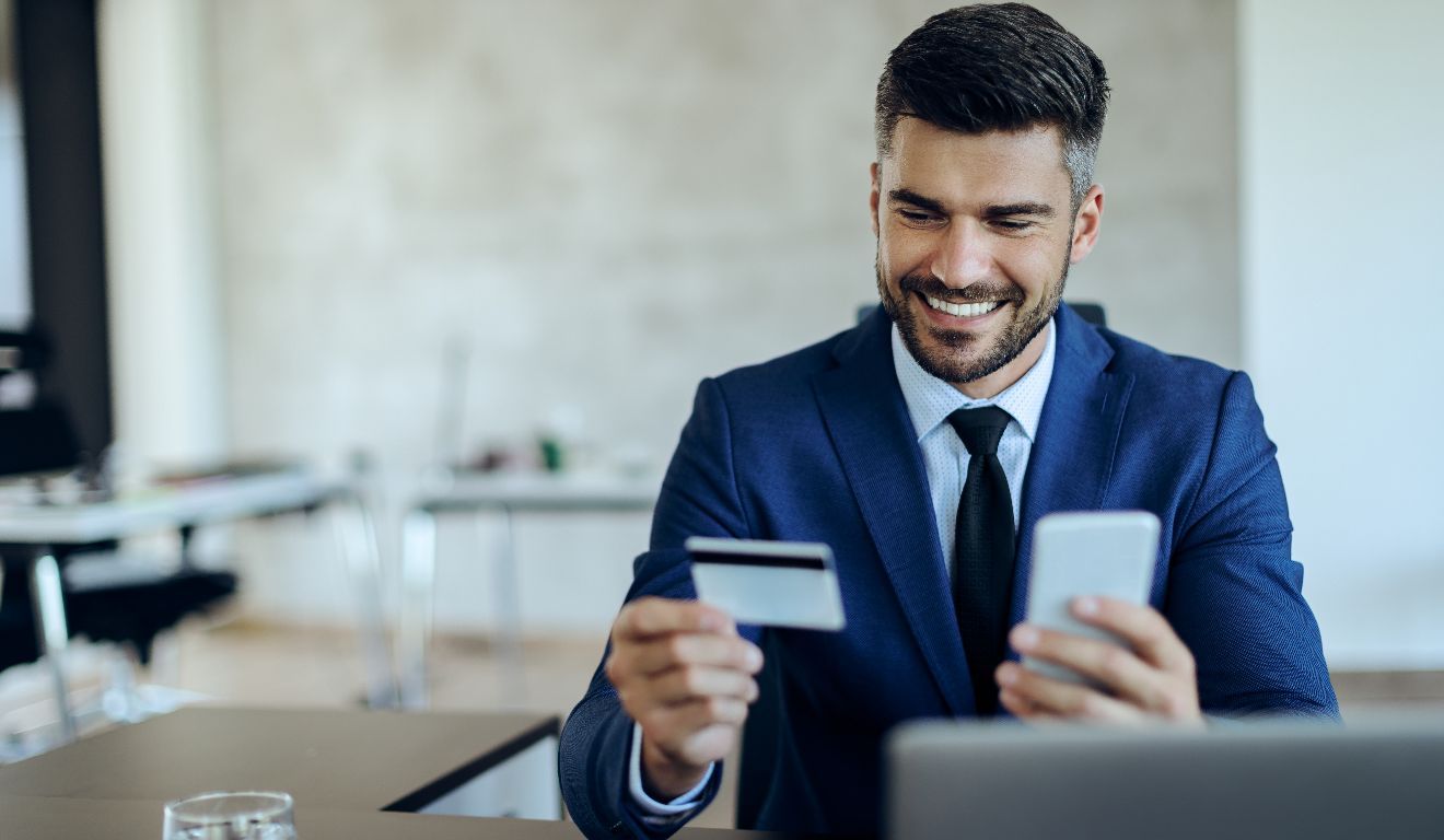 Bradesco, Santander e Nubank reúnem 858 vagas de emprego em diferentes áreas profissionais. Confira os canais oficiais para consultar as oportunidades e se candidatar.