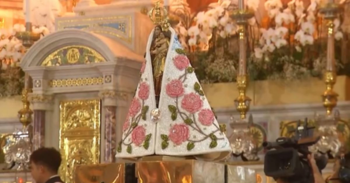 Para além da procissão principal, o manto de Nossa Senhora é aguardado com muita expectativa.