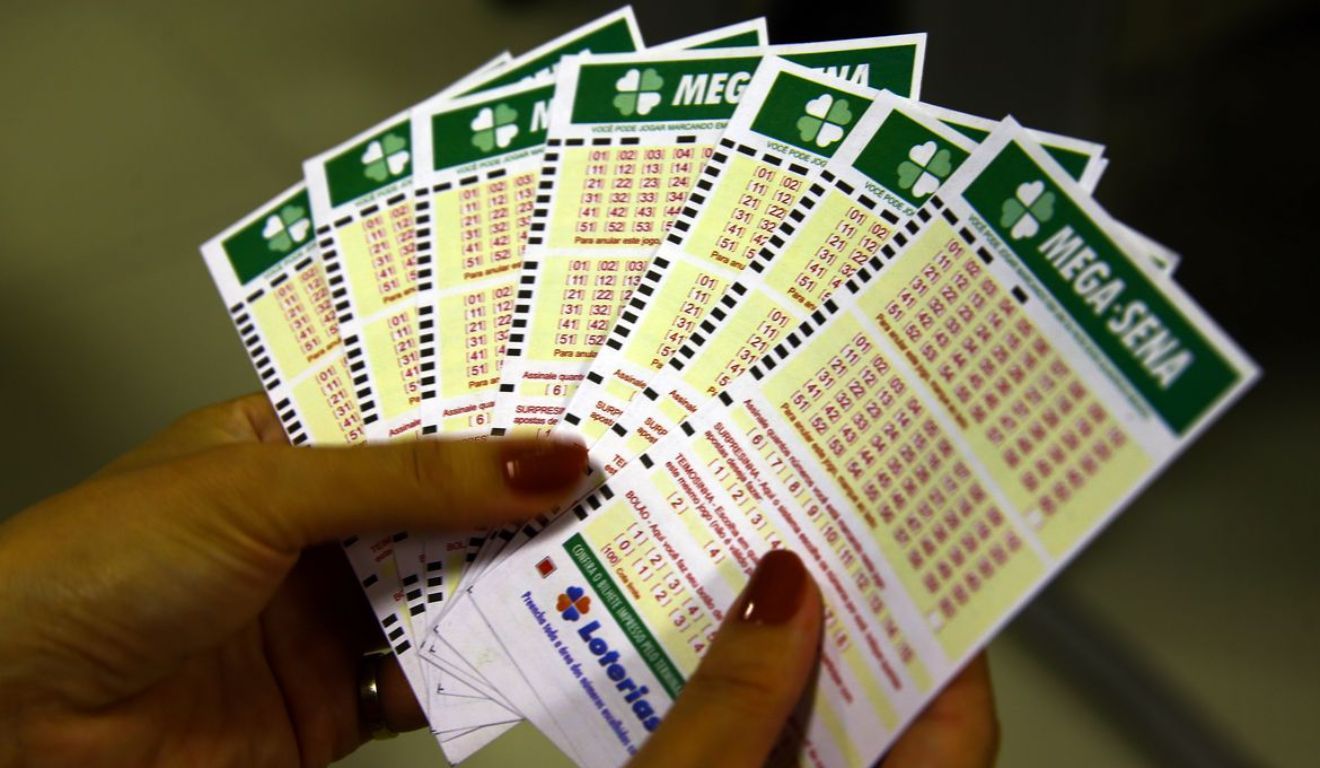 A apostador que acertar os seis números têm a possibilidade de investir.
