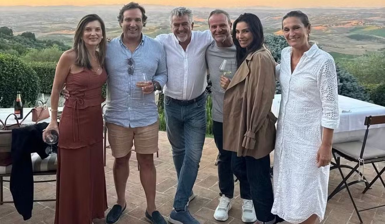 O casal esteve em uma vinícola localizada em Montalcino, na região da Toscana, na noite da última segunda-feira (1º). O local fica no alto de uma colina e oferece vista para o tradicional vale de Val d’Orcia.