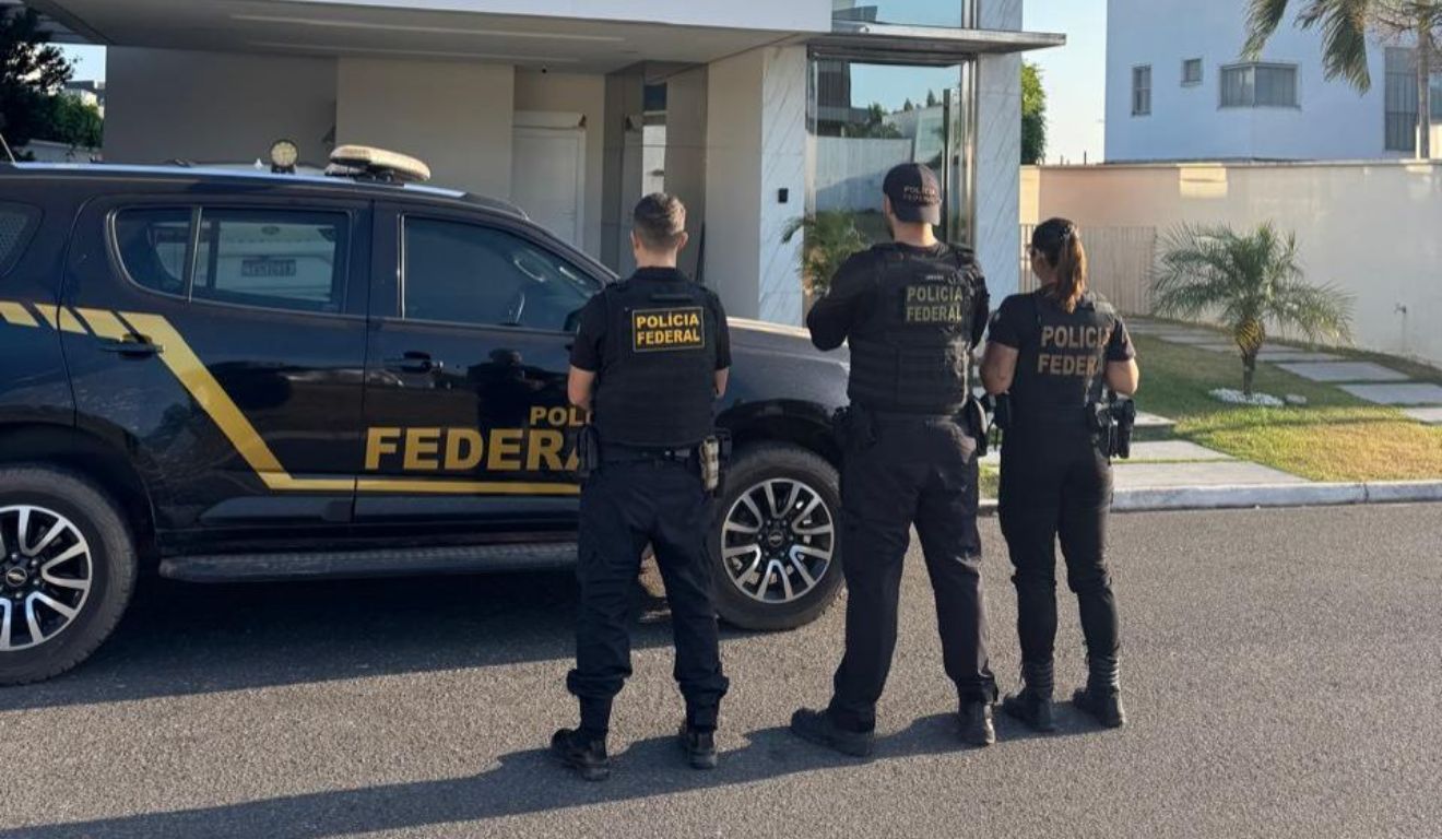 Ainda segundo a PF, a atividade investigada teria ocorrido em uma área de aproximadamente 40 hectares, com indícios de exploração econômica de recursos minerais pertencentes à União.