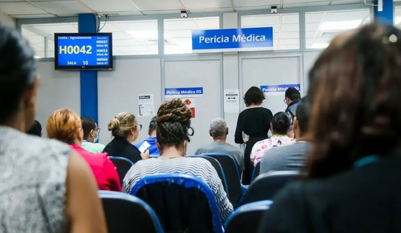 Para solicitar a aposentadoria especial, o trabalhador precisa apresentar ao Instituto Nacional do Seguro Social (INSS) documentos capazes de comprovar que exerceu suas atividades em condições prejudiciais à saúde ou à integridade física.