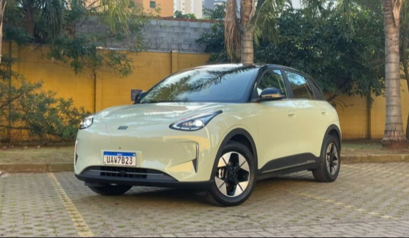 Veja qquanto em média seria a economia no bolso para recarregar o Geely em comparação com o preço da gasolina de um carro a combustão.