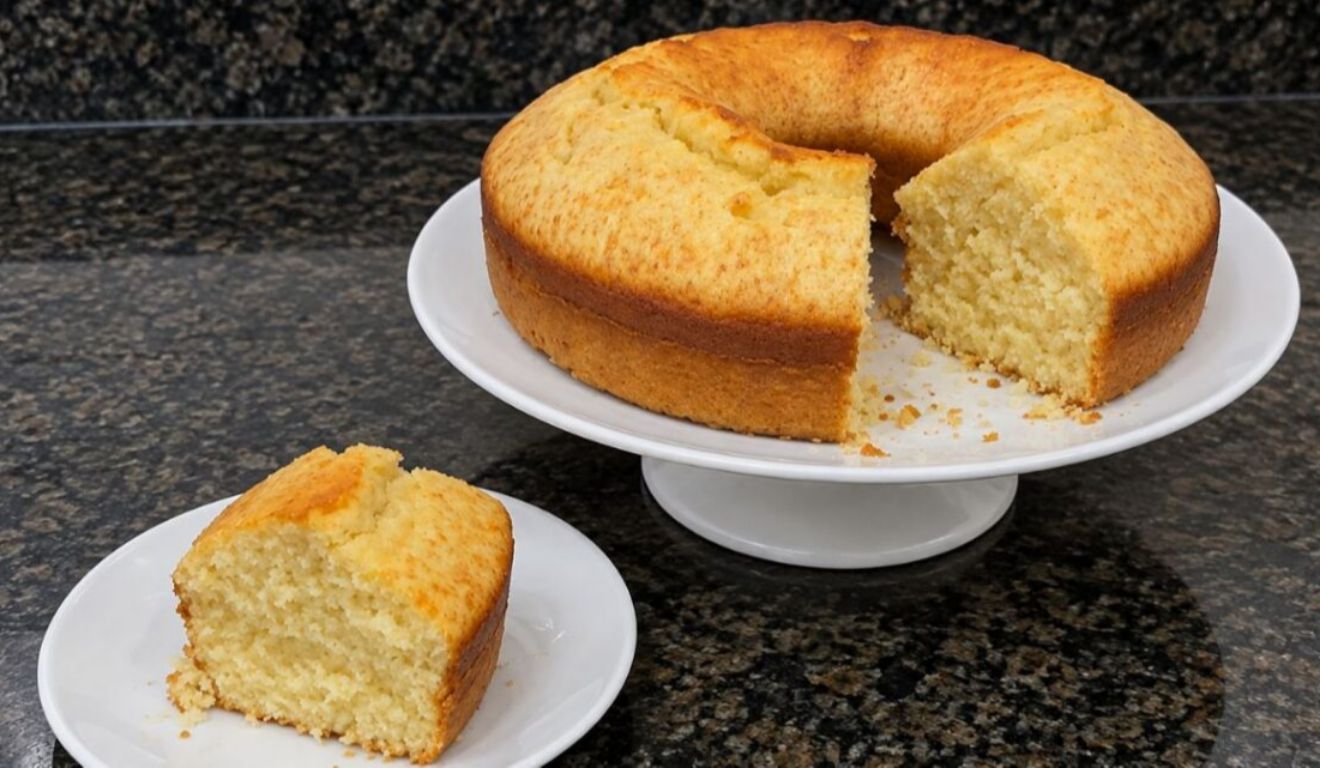 A receita rende aproximadamente 10 porções e leva cerca de 15 minutos para ser preparada, além de 35 a 40 minutos no forno.