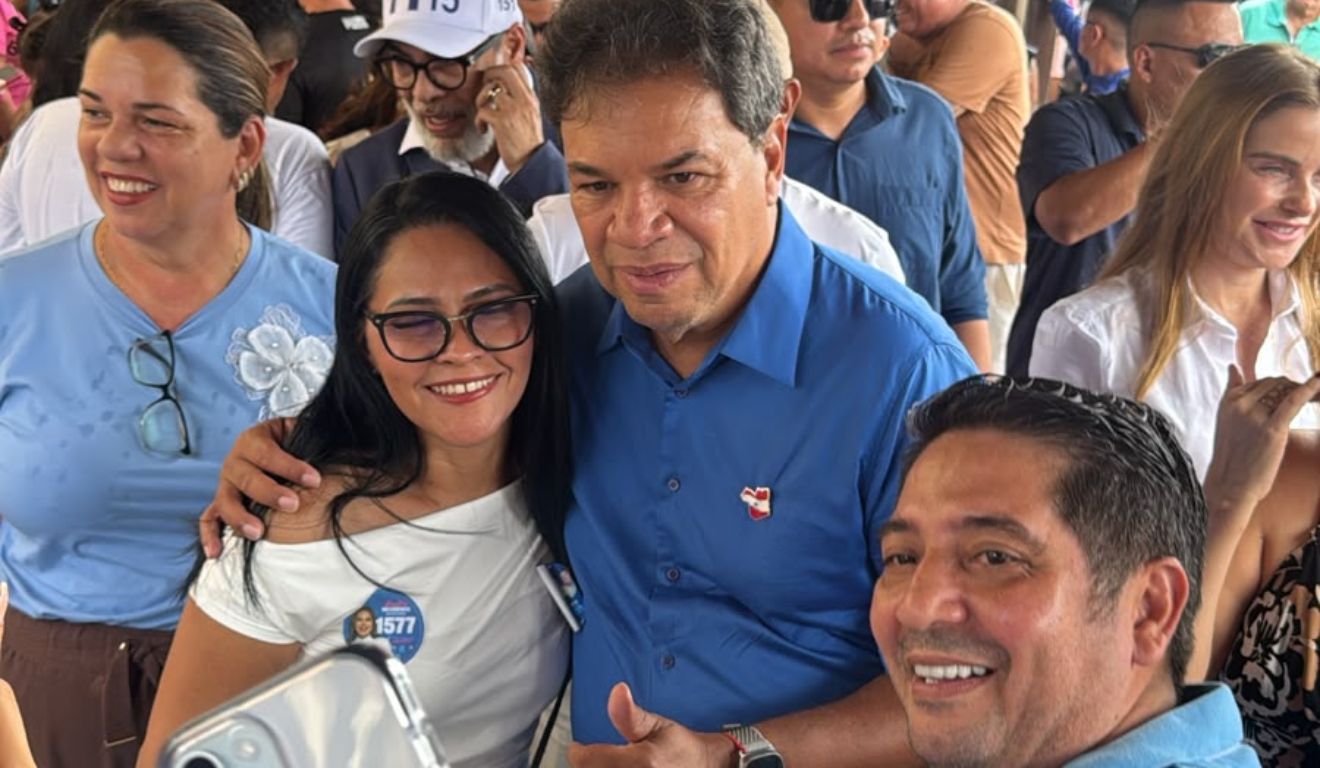 Chicão votou no mesmo colégio eleitoral do também candidato ao Senado, Helder Barbalho. Ao lado do ex-governador, ele também foi recepcionado por eleitores e membros de campanha.