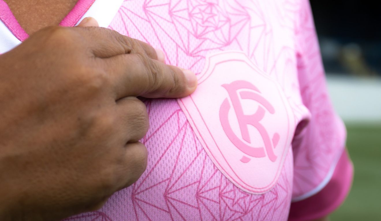Acompanhados por pacientes que estão tratamento ou em remissão, 50 balões rosas serão soltos após o Hino Nacional.