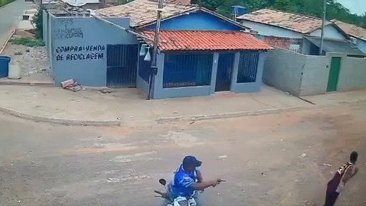 Suspeito em motocicleta atacou o homem, que tentou correr, mas acabou morrendo