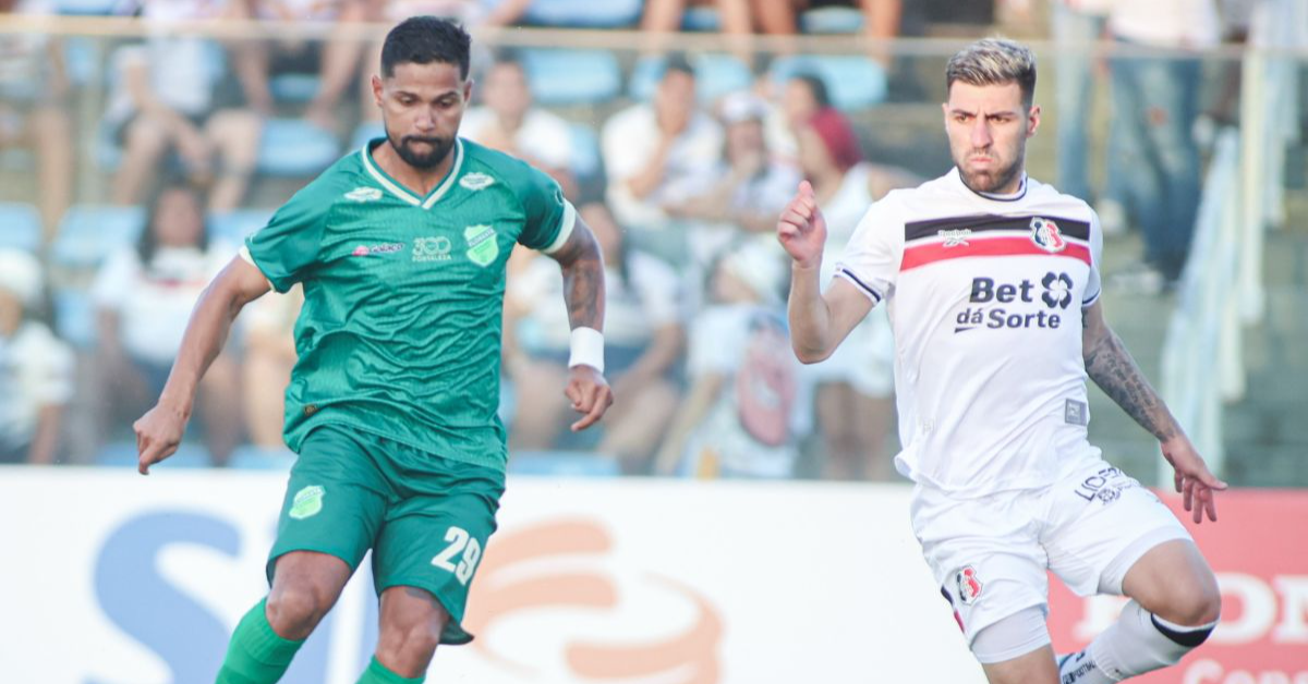Santa Cruz busca empate no fim contra o Floresta e fica a um ponto de confirmar o acesso à Série B.