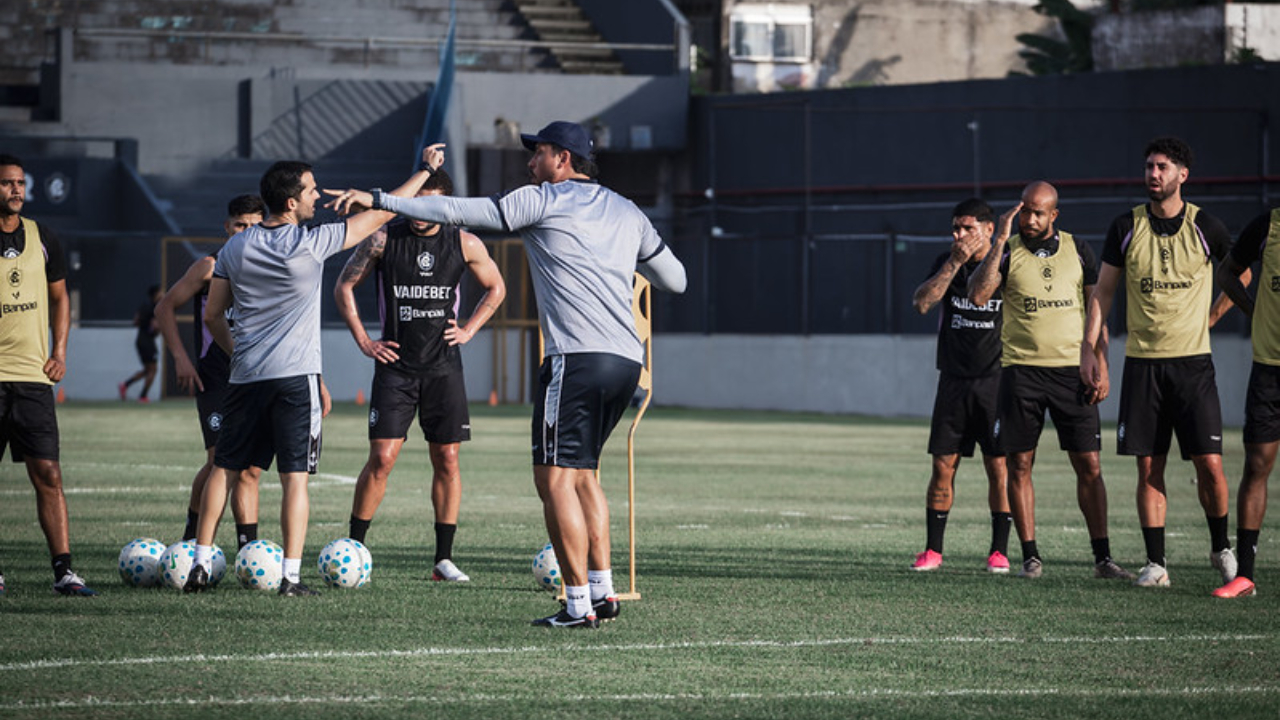 Remo volta aos treinos após folga de três dias e inicia preparação para enfrentar o Grêmio na 29ª rodada da Série A do Campeonato Brasileiro.
