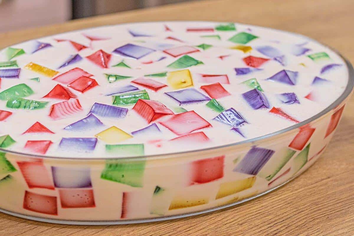 A gelatina arco-íris atravessou gerações e se tornou um alimento também afetivo para muitas famílias.
