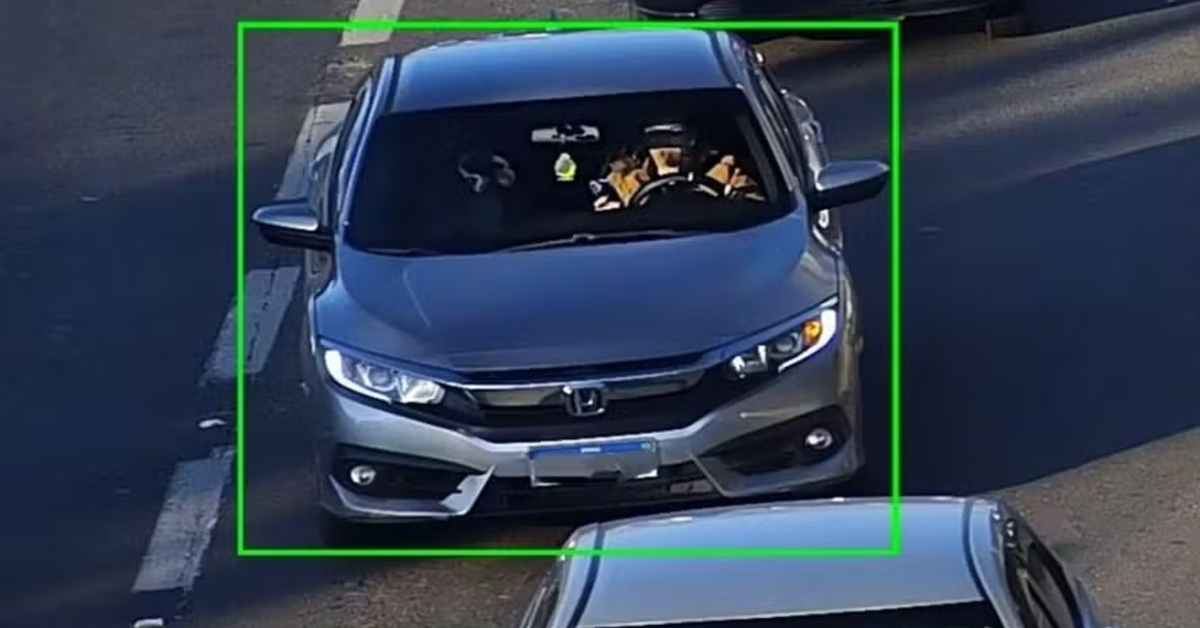 Radares com inteligência artificial na Rodovia Raposo Tavares já ajudaram a identificar 2.316 infrações em apenas um mês, principalmente por falta de cinto de segurança e uso de celular ao volante.