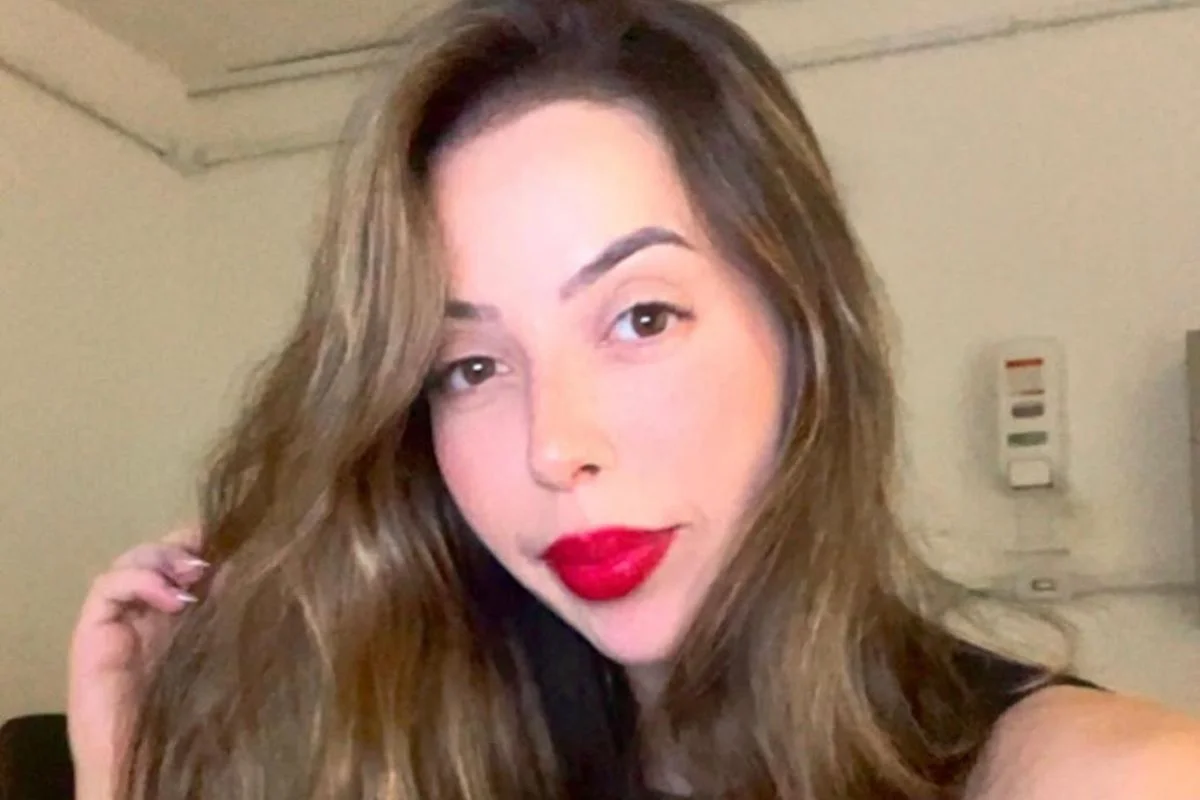 Larissa da Cruz Morata, de 29 anos, foi encontrada morta dentro da residência onde o casal vivia.