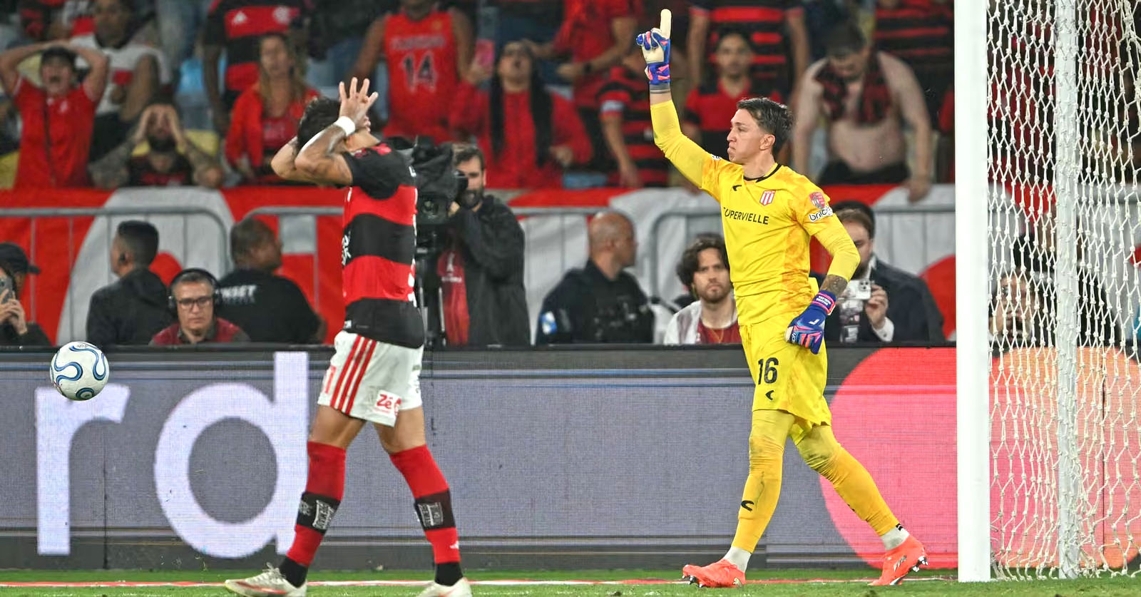 Muslera acabou com o sonho do bicampeonato consecutivo do Mengão