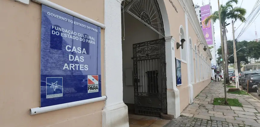 A oficina propõe uma imersão prática na linguagem das artes visuais