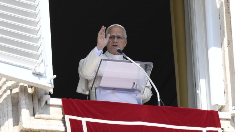 O papa também reforçou a importância das crianças rezarem o santo rosário.