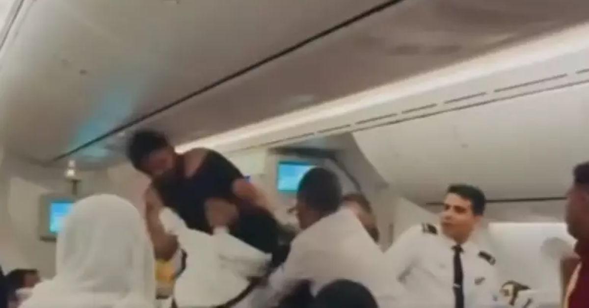 Dois passageiros trocaram socos dentro de um avião da Biman Bangladesh Airlines durante um voo de Londres para Bangladesh
