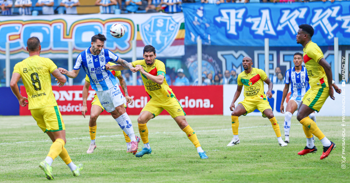 Jogo na 1ª fase terminou 1 a 1 e, no lance desta foto, um gol legítimo do Papão foi anulado.