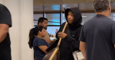 Jogador chegou durante a madrugada