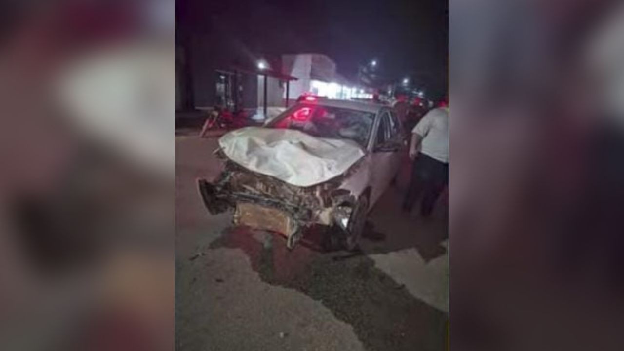 Veículo ficou completamente destruído e destroços se espalharam pela pista após colisão no cruzamento da Avenida Carajás.
