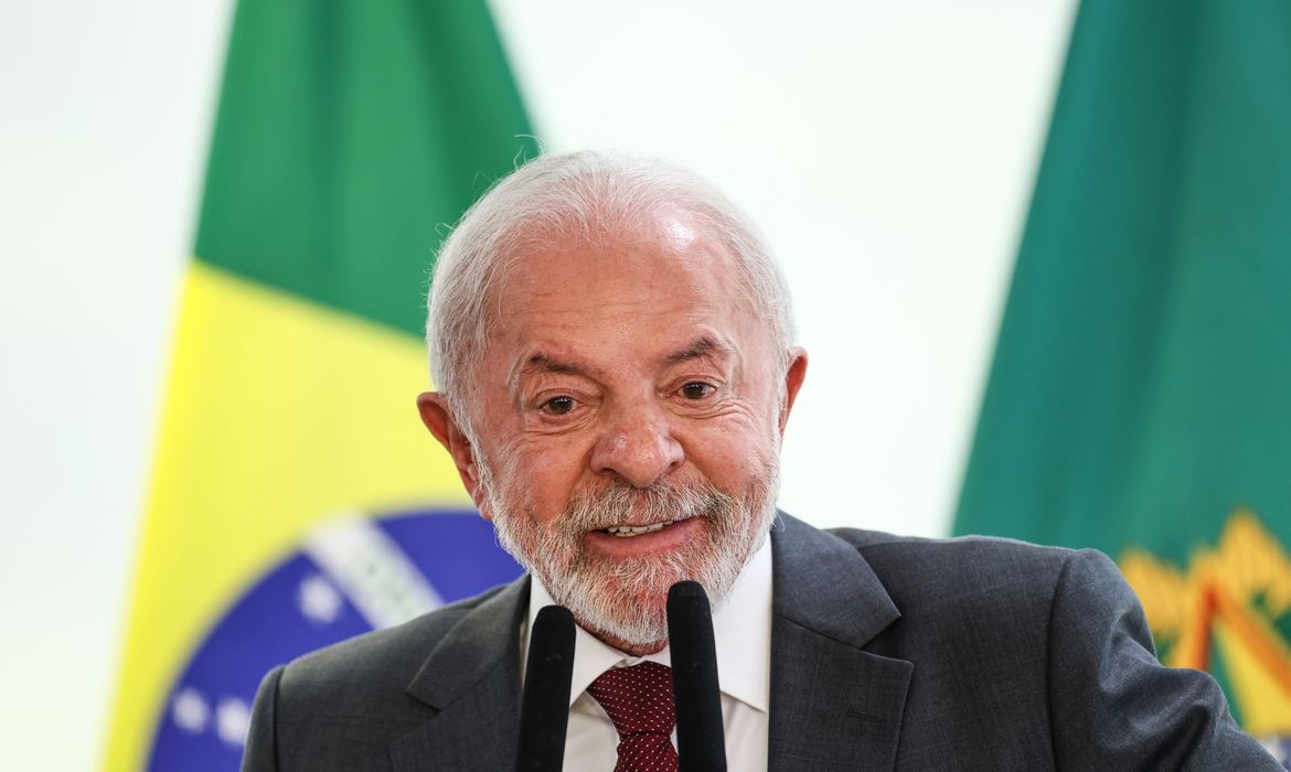 Em publicação nas redes sociais, Lula pediu que a medida seja tomada de forma “urgente".