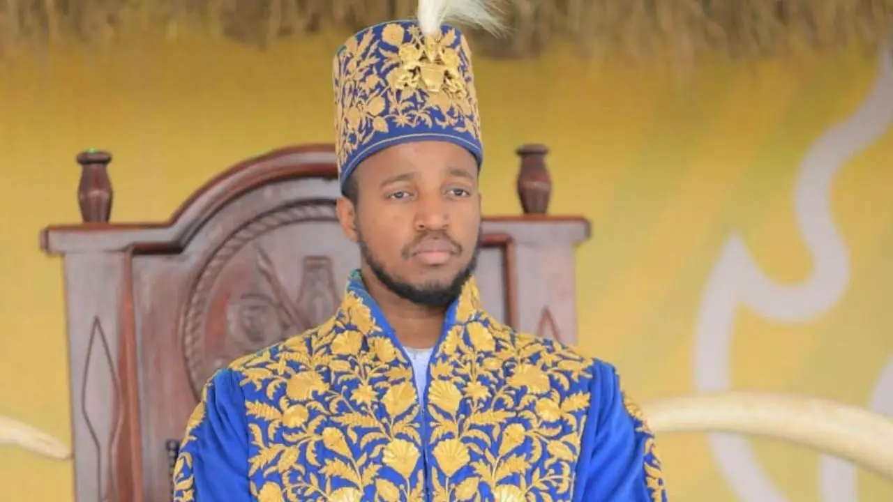 Oyo Nyimba se tornou rei em 1995, aos três anos, após a morte do pai, Rukirabasaija Patrick David Matthew Kaboyo Olimi III.