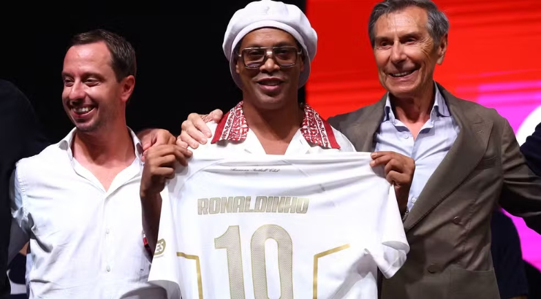 Ronaldinho Gaúcho retorna aos gramados! Saiba como o craque busca marcar seu 300º gol no Ravenna.