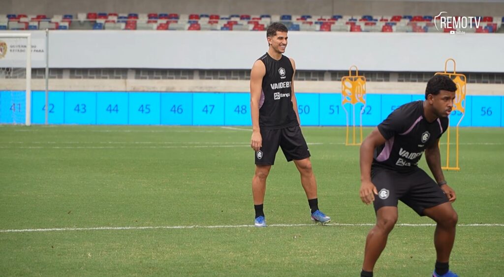 Thiago Carpini testa nova formação do Remo contra o Santos.