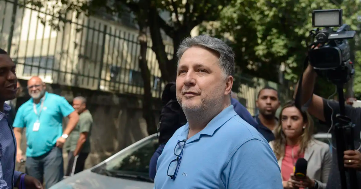 TSE decidiu anular os votos de Anthony Garotinho na eleição para o Governo do Rio. Com a retirada da votação, Douglas Ruas pode ultrapassar 50% dos votos válidos e ser eleito ainda no primeiro turno