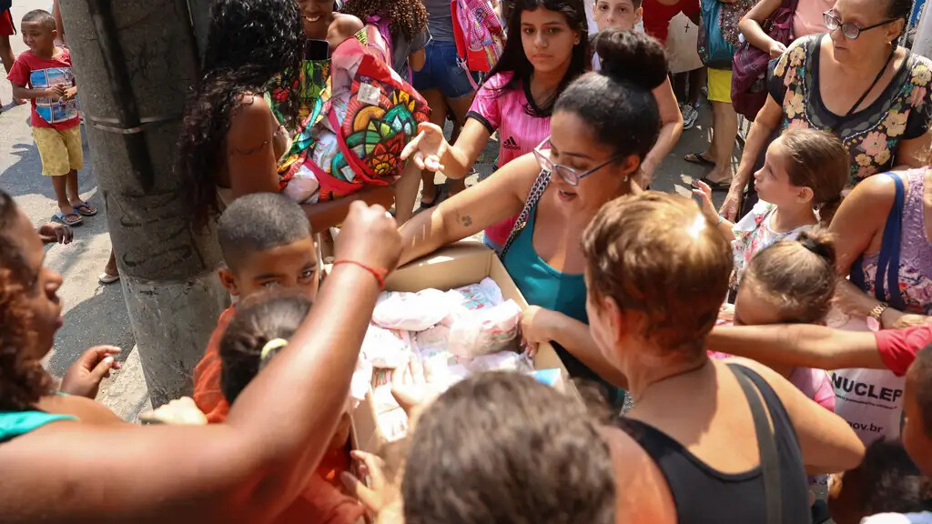 Descubra a programação gratuita de São Cosme e Damião em Belém e Ananindeua, com doces, brincadeiras e muito mais para as crianças.