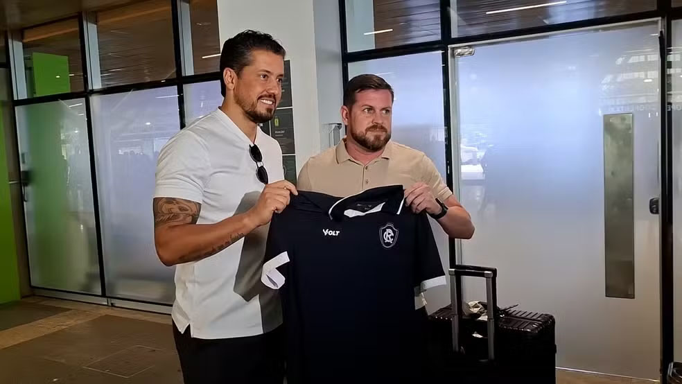 Thiago Carpini chega a Belém para assumir o comando técnico do Remo