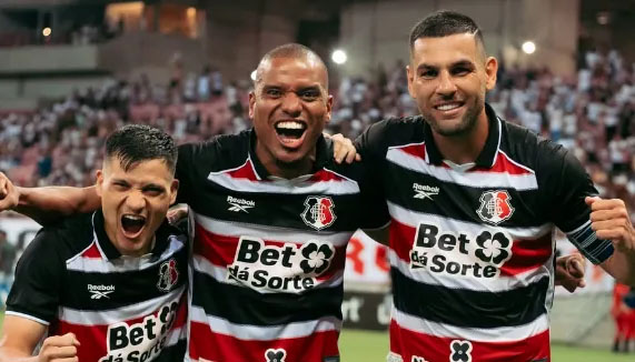 Santa Cruz vence Floresta por 1 a 0 e se mantém líder da Série C com 100% de aproveitamento. Torcida faz história na Arena Pernambuco.