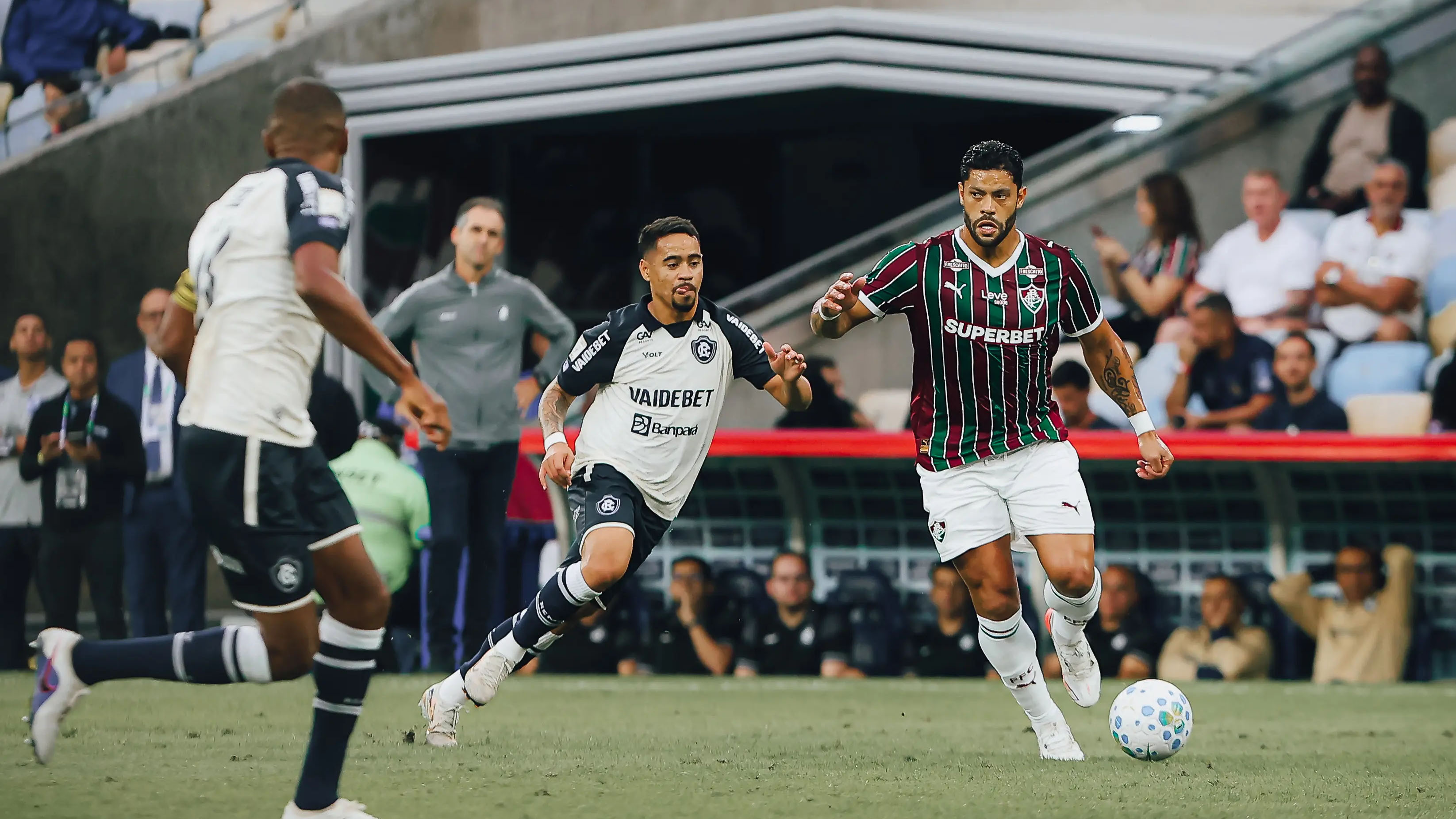 Remo precisa de vitória sobre o Coritiba para escapar do Z-4.