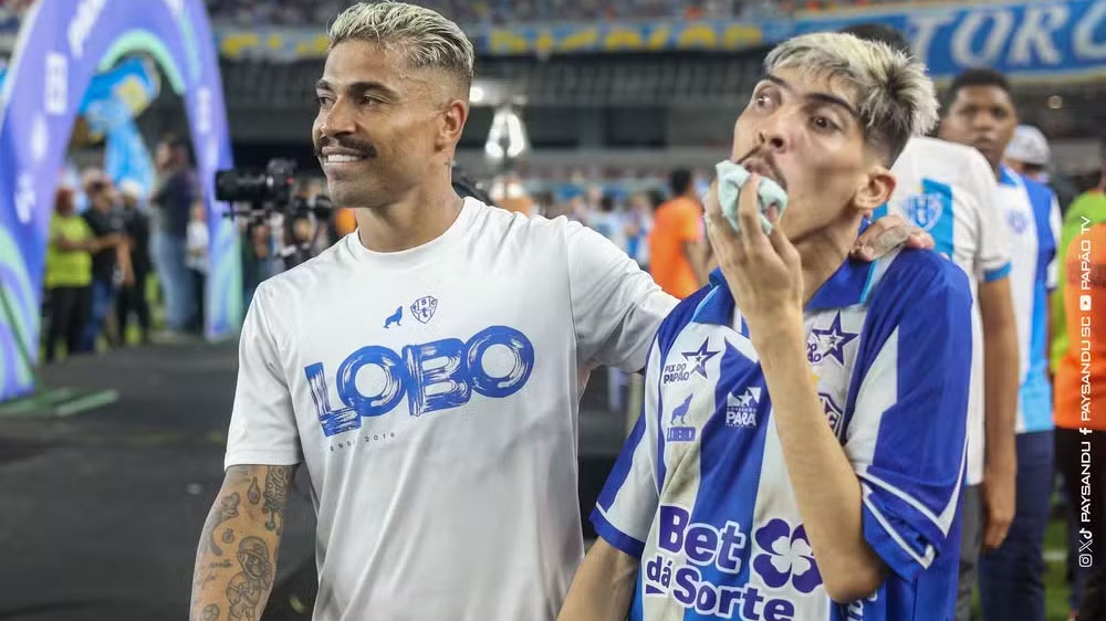 Meia Marcinho e Pampam no gramado do Mangueirão