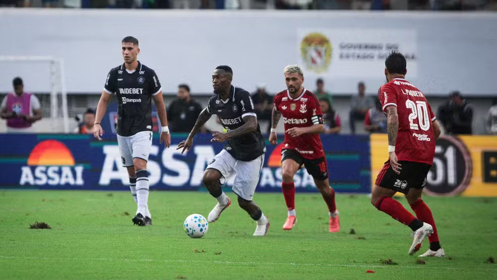 Tchamba se destaca na defesa do Remo