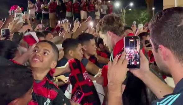 Jogadores do Flamengo são recebidos em Belém