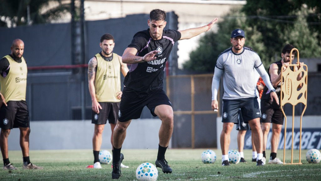 Thiago Carpini vê a semana de treinos como crucial e esperançosa para a reação do Remo no Brasileirão.