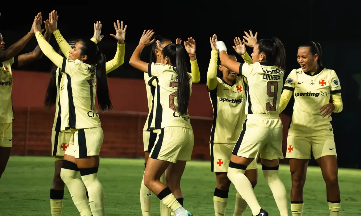 As equipes do Itabirito e do Vasco se classificaram com goleadas.