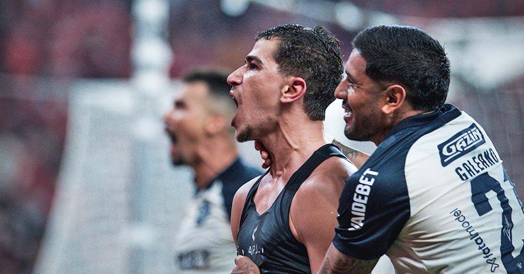 Vitor Bueno salvou o Leão no último lance
