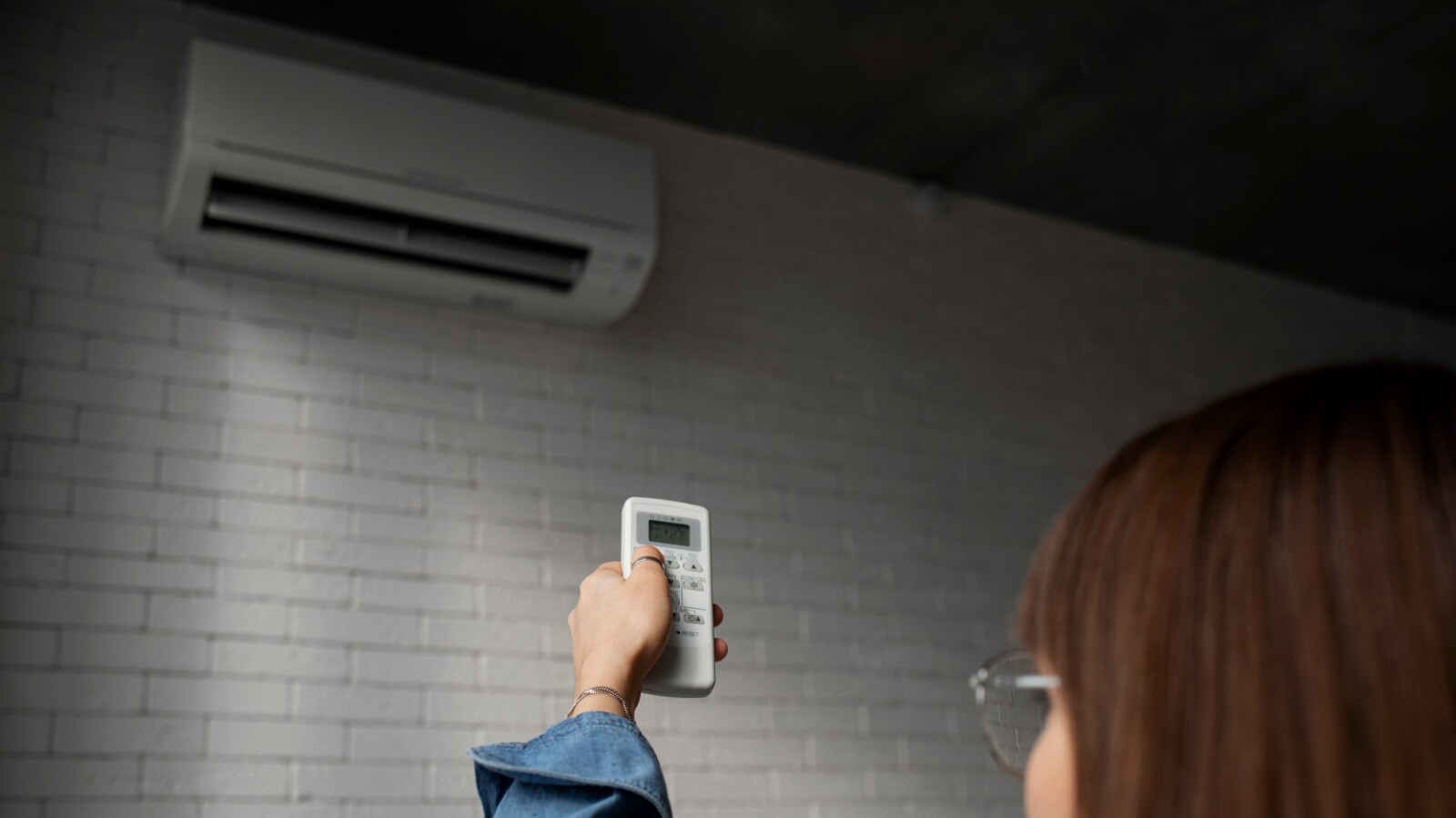 Descubra como otimizar o desempenho do seu ar-condicionado em calor intenso e economizar energia.