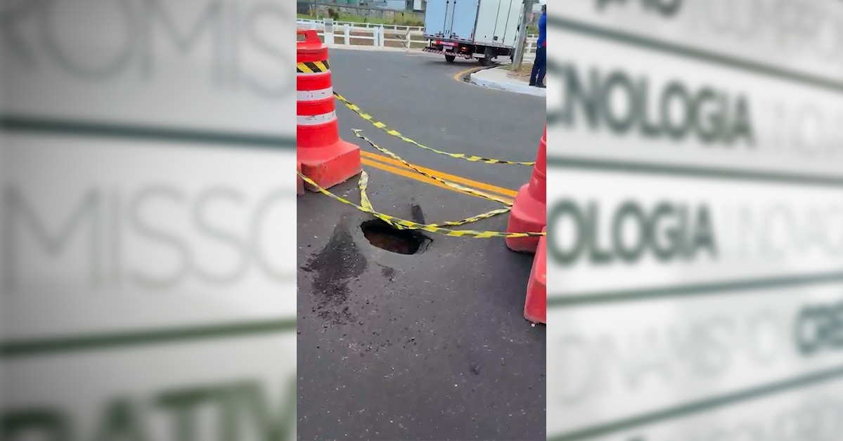 Um buraco aparente apareceu na pista da ponte menos de uma semana após a inauguração.