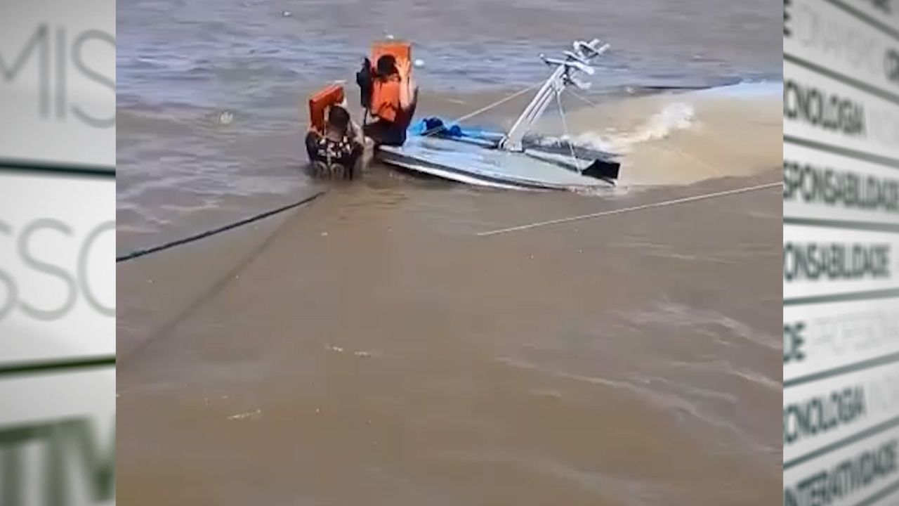 A embarcação naufragou, as melancias ficaram boiando e duas pessoas foram resgatadas